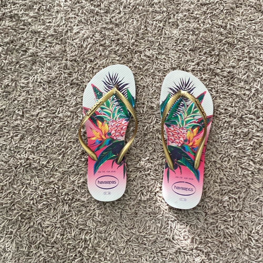 Havaianas beachy flip flops